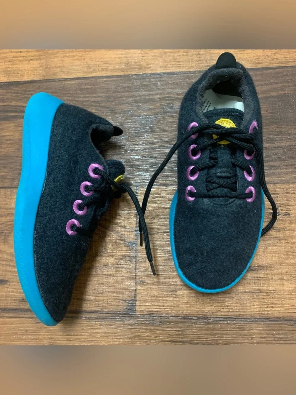 Allbirds Merine Wool Runner Wowza Blue/Buoyant Mint Youth Size 1 Warm and cozy